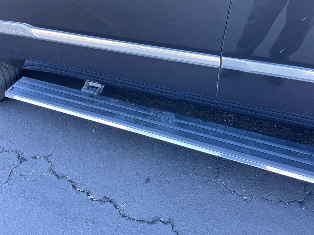 Used 2019 Cadillac Escalade ESV Premium Luxury image 10