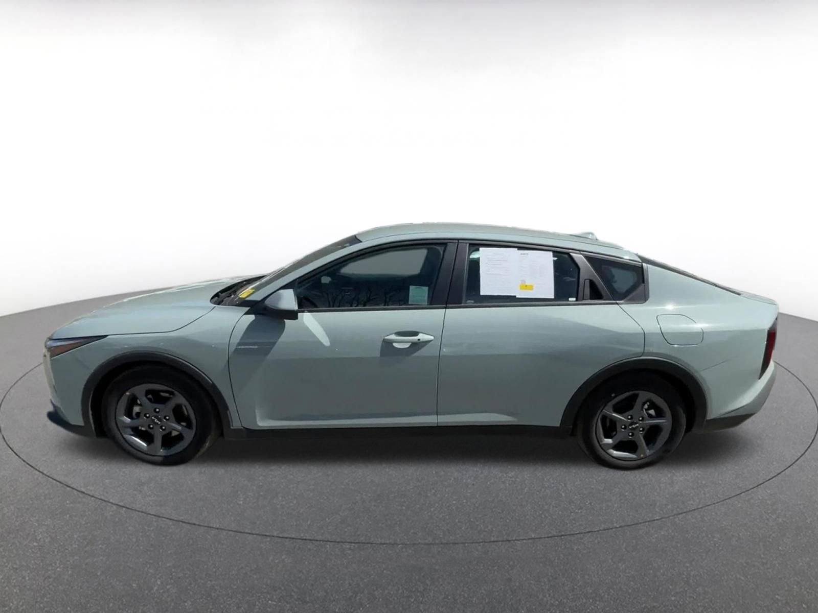 Used 2025 Kia K4 LXS image 9