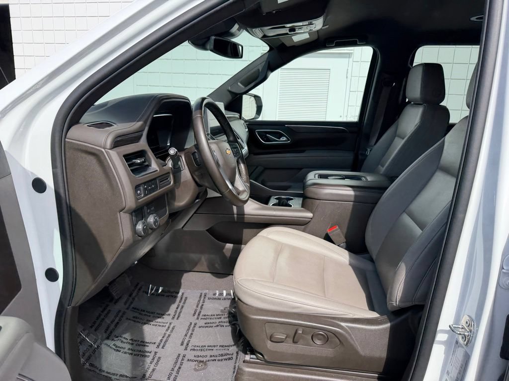 Used 2024 Chevrolet Suburban LT RWD image 16