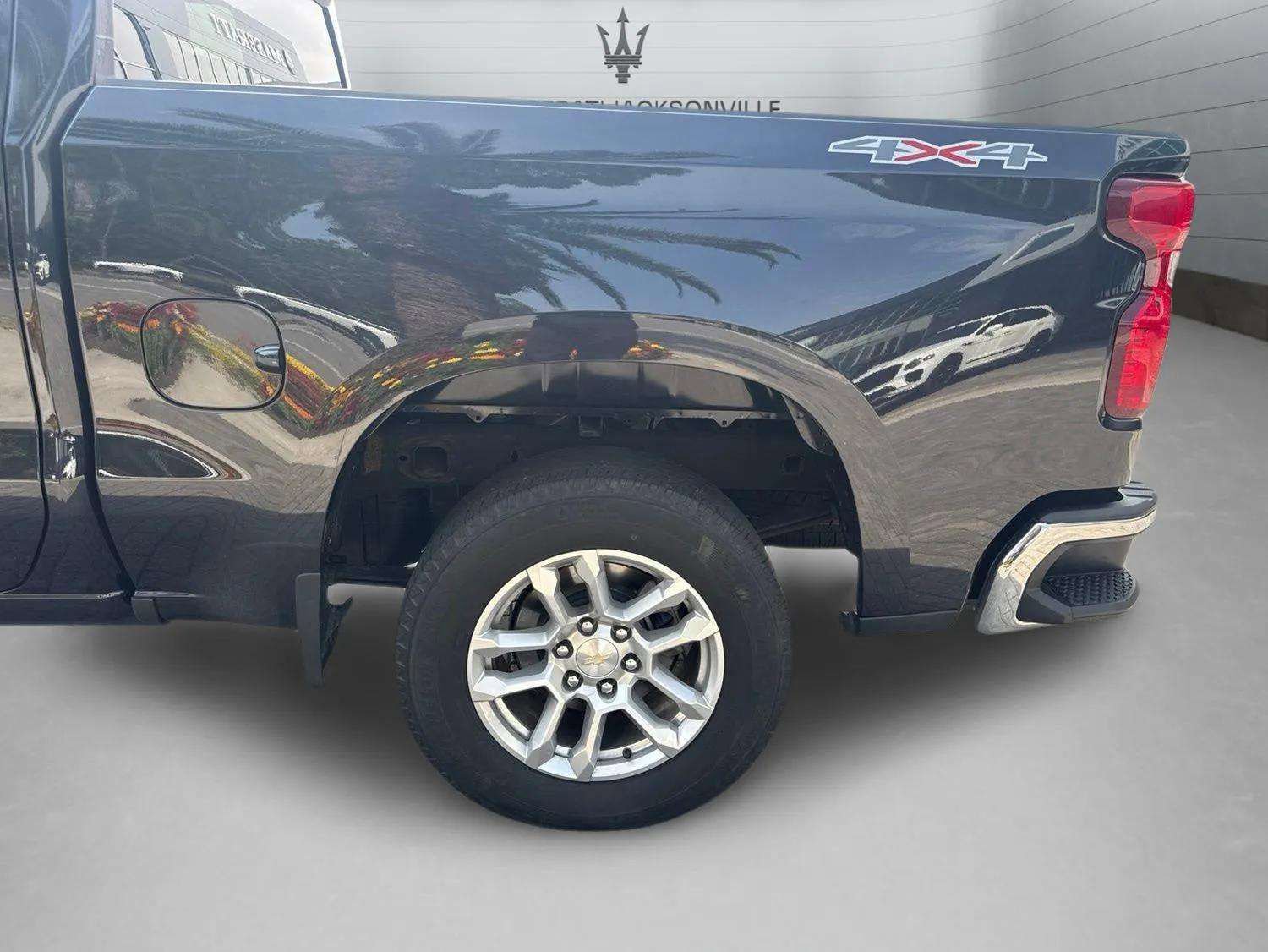 Used 2022 Chevrolet Silverado 1500 LT AWD/4WD image 27