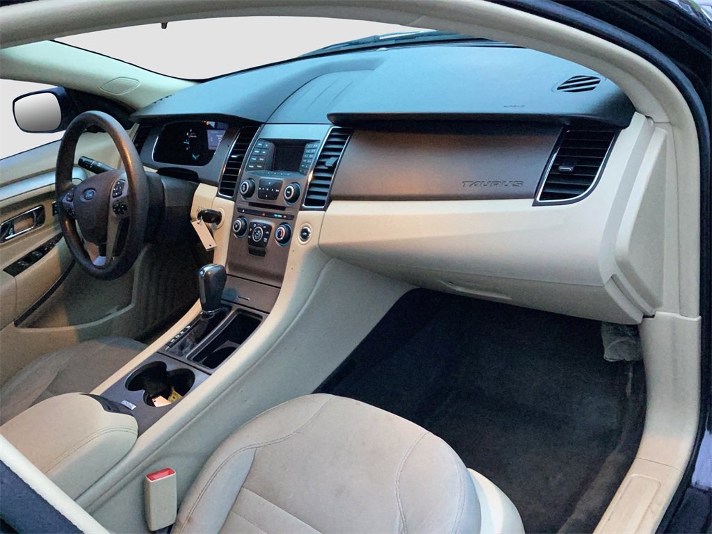 Used 2016 Ford Taurus SE image 29