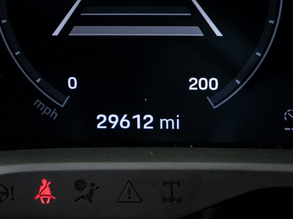 Used 2021 Porsche Taycan image 12