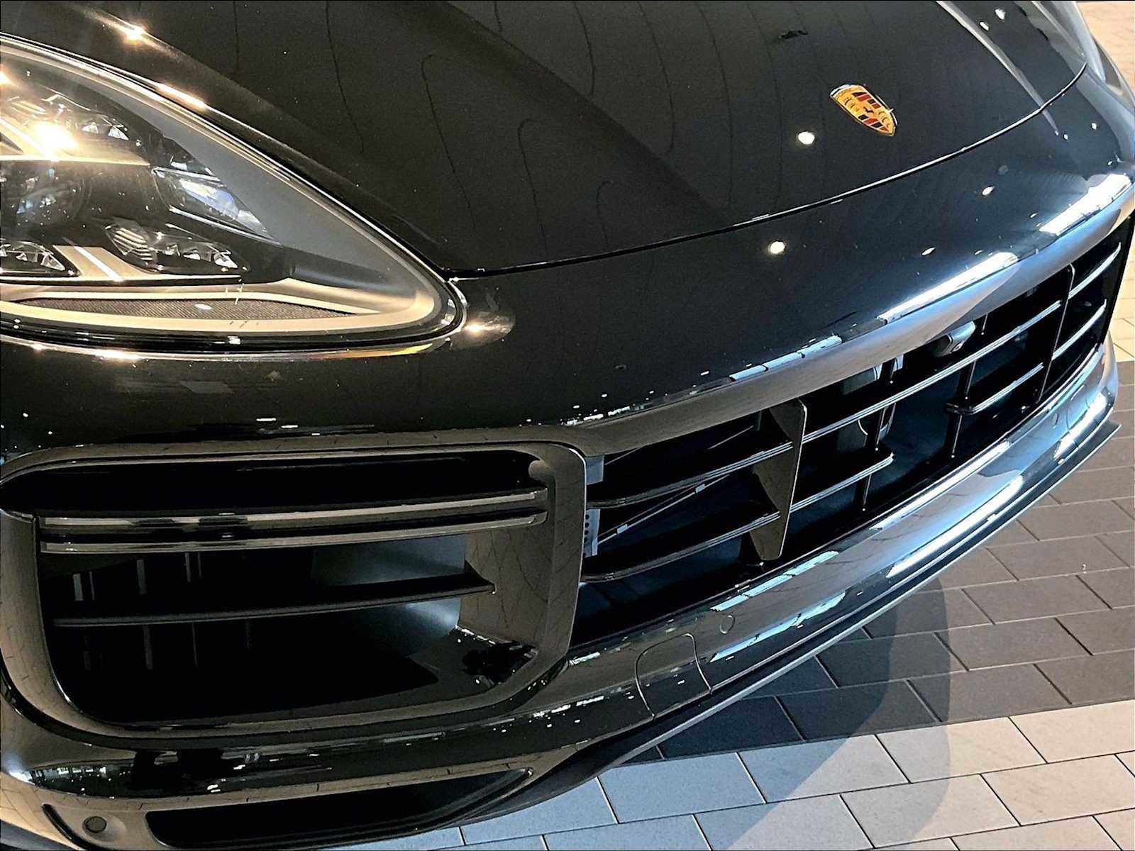 Used 2022 Porsche Cayenne Turbo w/ Premium Package Plus (PI3) image 32