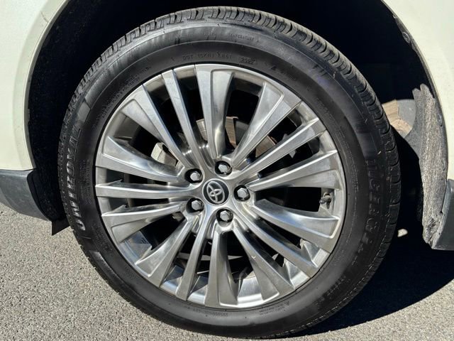 Used 2021 Toyota Venza Limited image 28