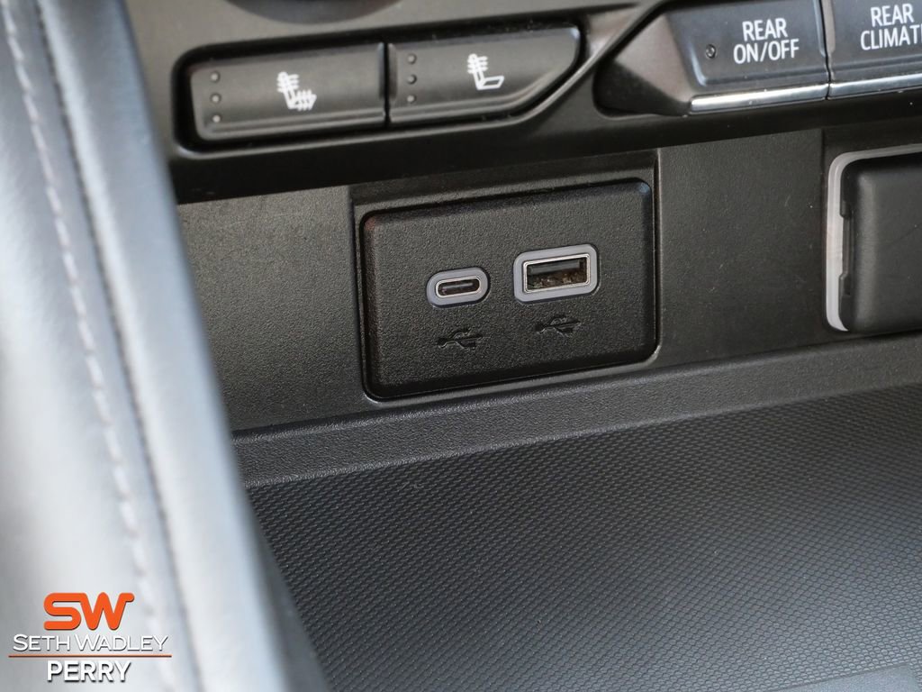 Used 2024 Chevrolet Suburban LT AWD/4WD image 34