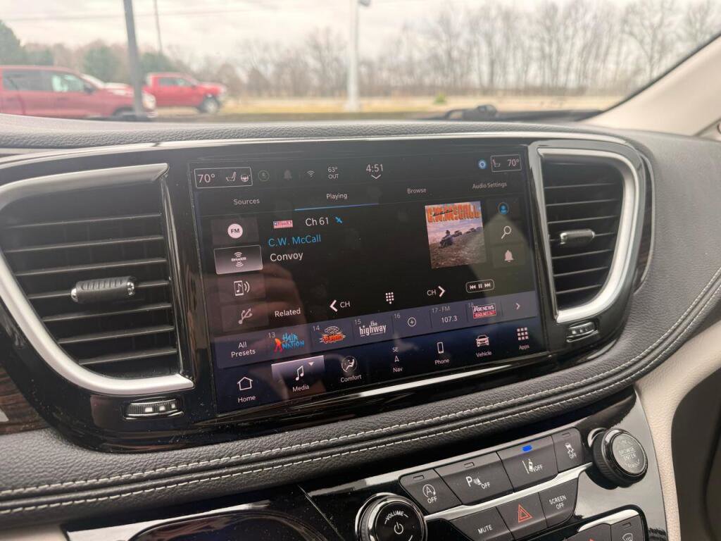 Used 2024 Chrysler Pacifica Limited image 20