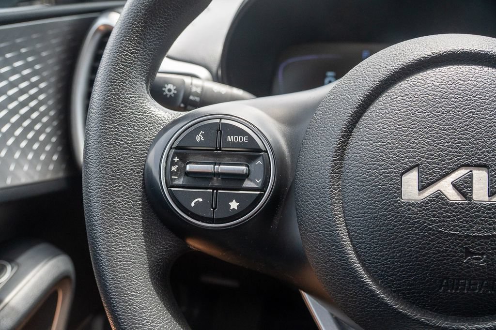 Used 2023 Kia Soul LX w/ LX Technology Package FWD image 13