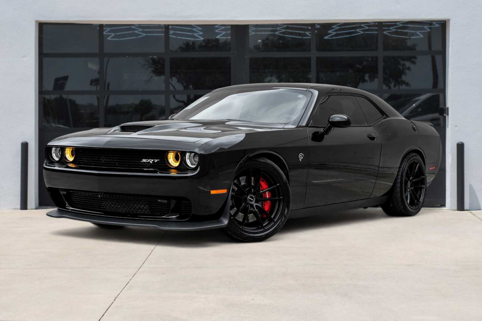 Used 2016 Dodge Challenger SRT Hellcat RWD image 1