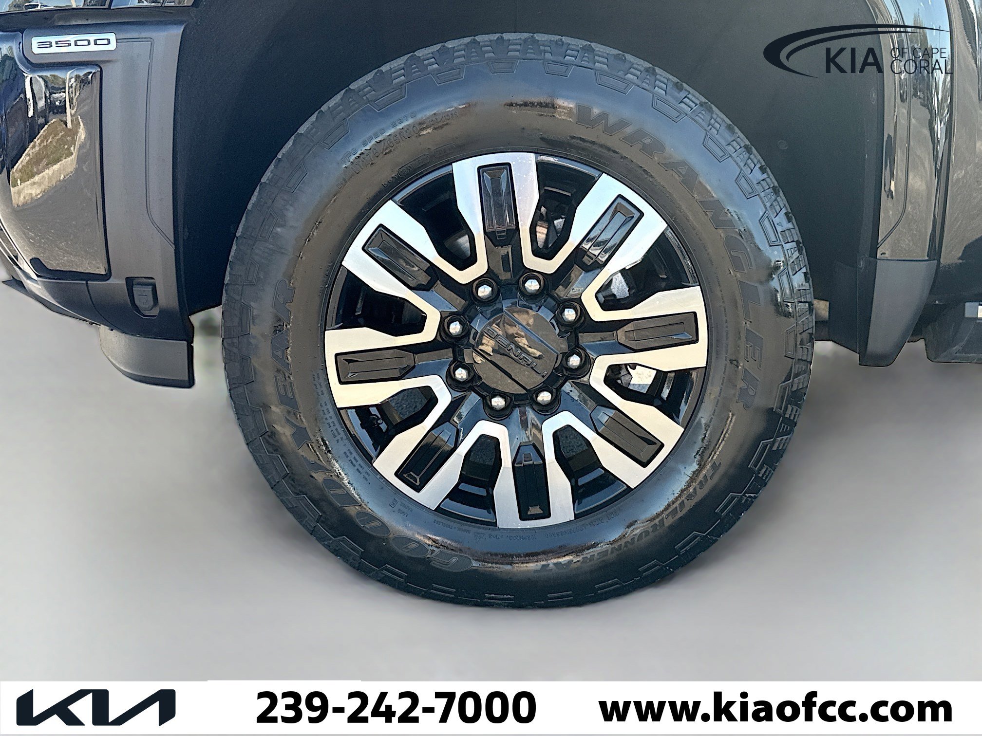 Used 2025 GMC Sierra 3500 Denali Ultimate image 40