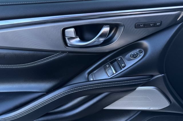 Used 2018 INFINITI Q60 3.0t Luxe w/ Sensory Package 3.0T Luxe AWD/4WD image 11