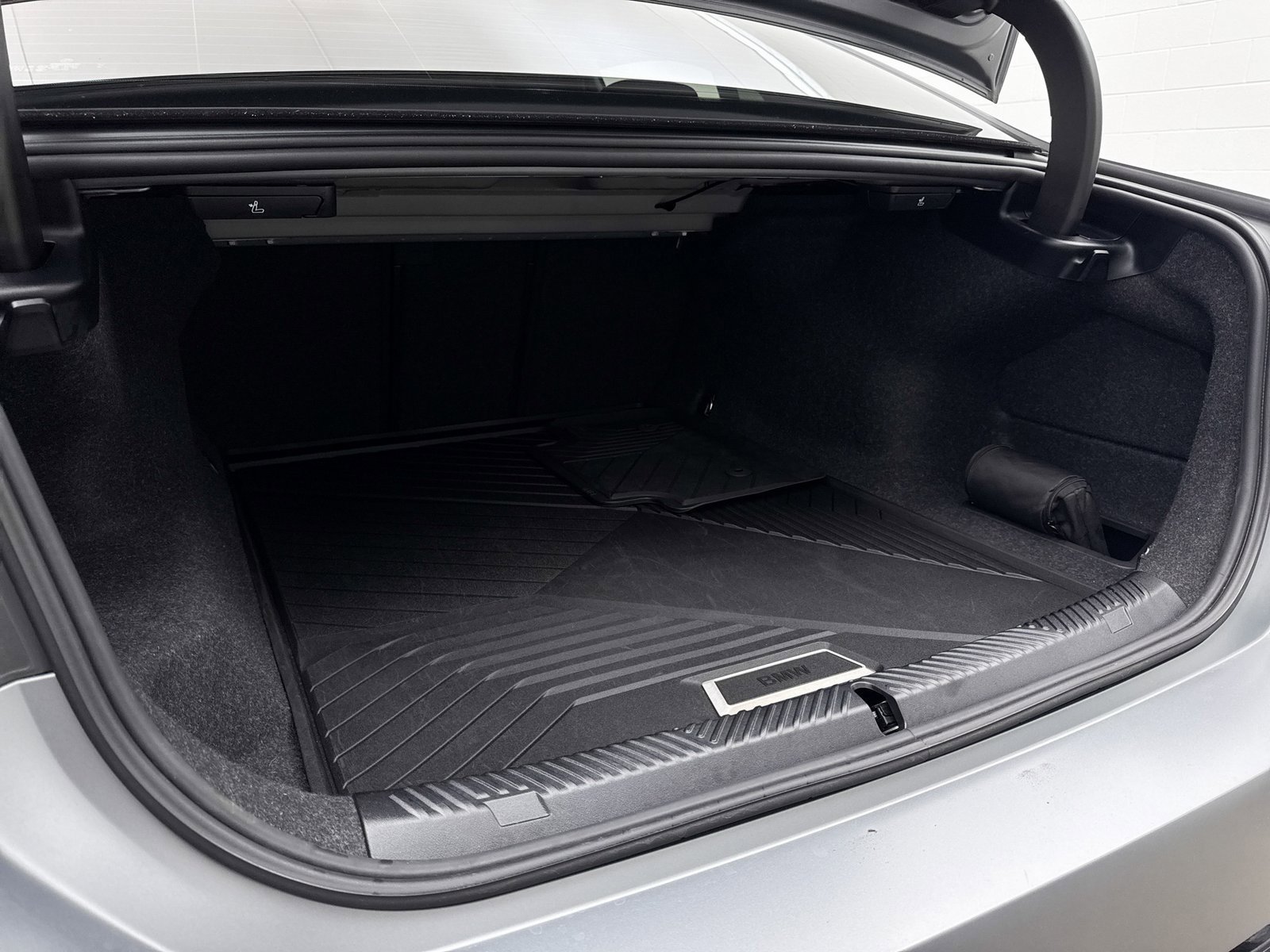 Used 2024 BMW i5 M60 w/ Premium Package image 35