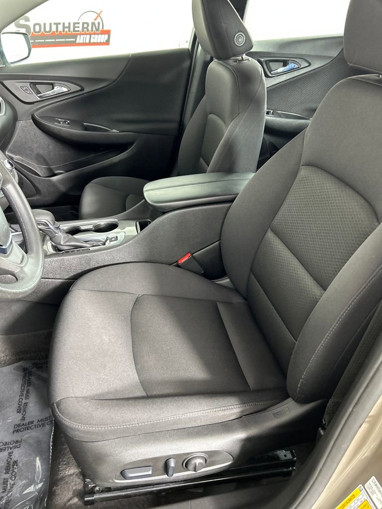 Used 2025 Chevrolet Malibu LT image 12