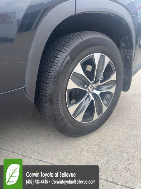 Used 2020 Toyota Highlander XLE AWD/4WD image 20