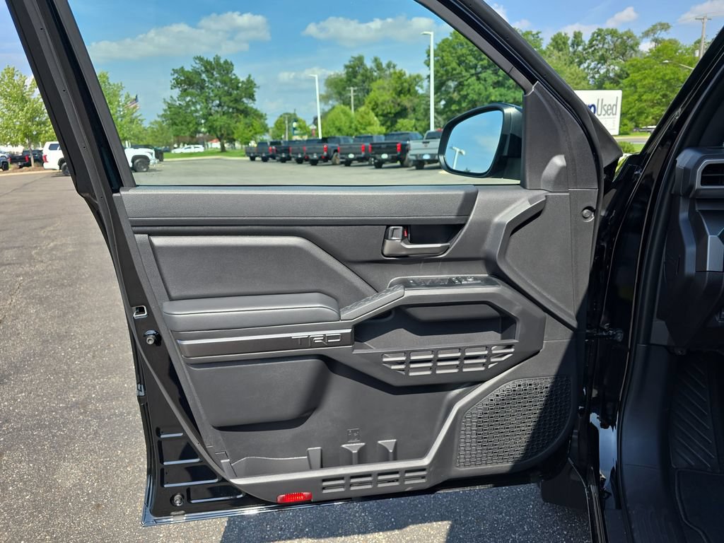 Used 2025 Toyota Tacoma TRD Off-Road AWD/4WD image 28