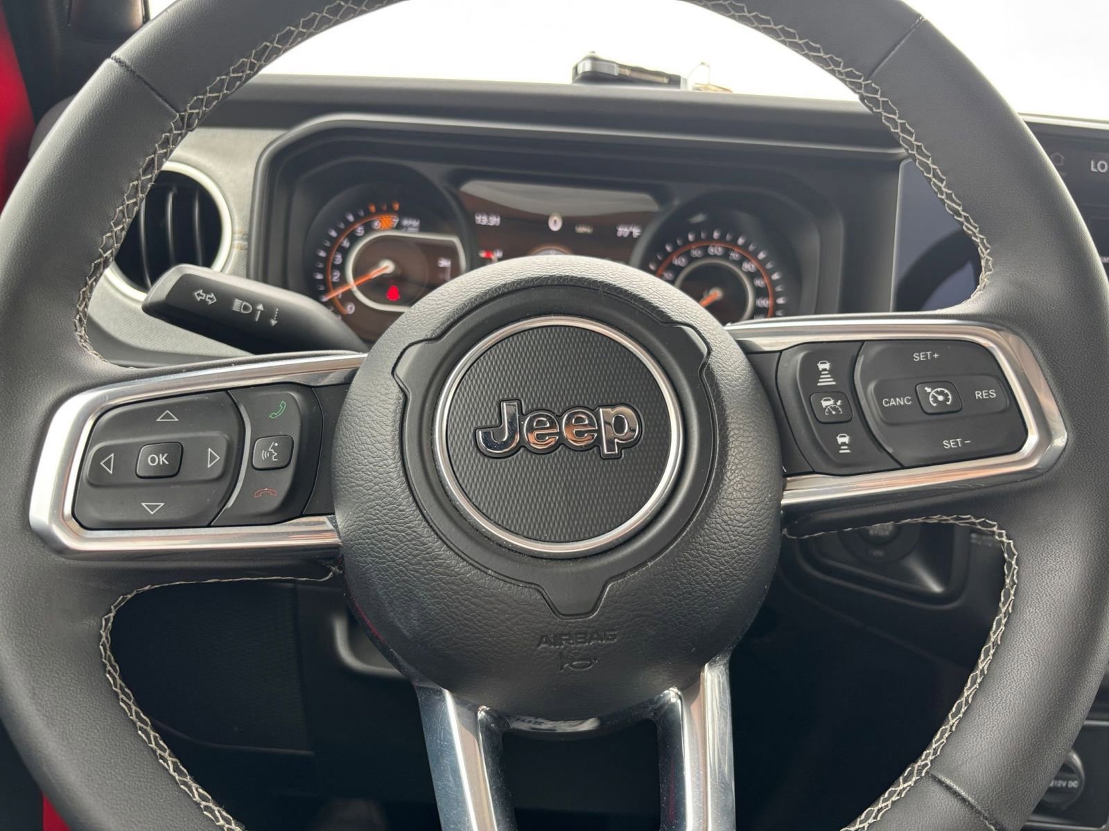 Used 2025 Jeep Wrangler Unlimited Sahara AWD/4WD image 25