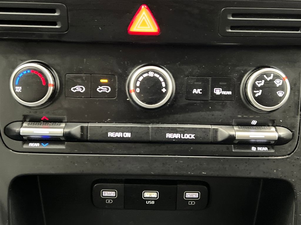 Used 2024 Kia Carnival LX image 59