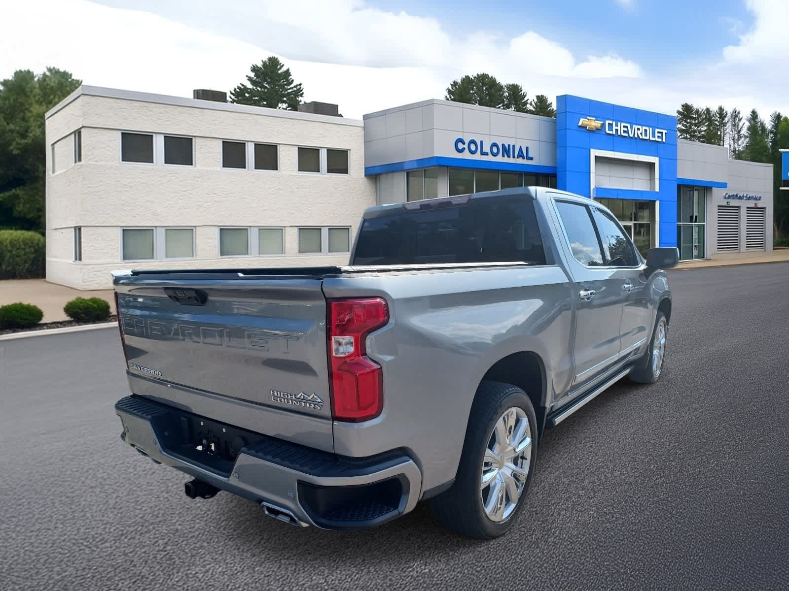 Used 2023 Chevrolet Silverado 1500 High Country w/ High Country Premium Package AWD/4WD image 4