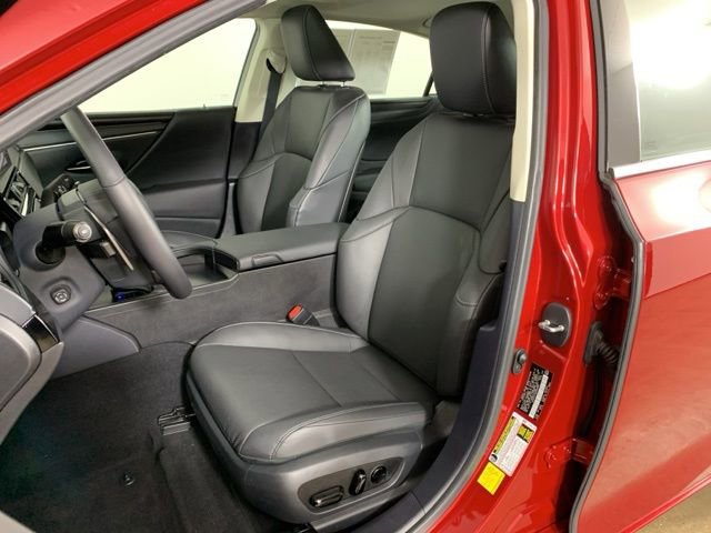 Used 2025 Lexus ES 300h F Sport w/ Accessory Package (Z2) image 29