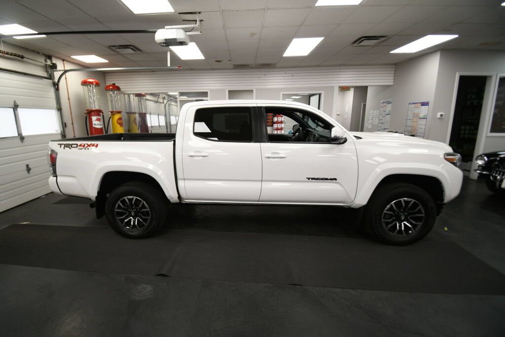 Certified 2023 Toyota Tacoma TRD Sport w/ Advanced Technology Package AWD/4WD image 9