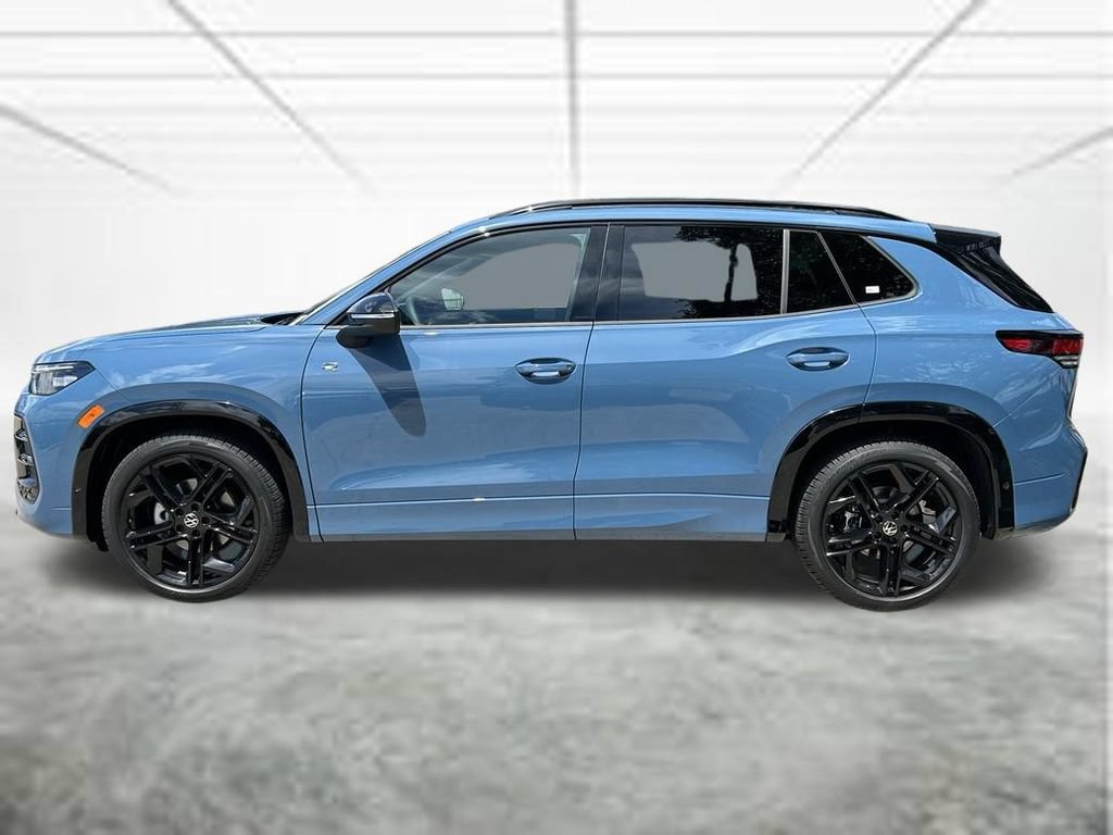 New 2026 Volkswagen Tiguan SE R-Line FWD image 2