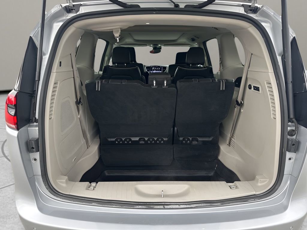 Used 2022 Chrysler Pacifica Limited image 30