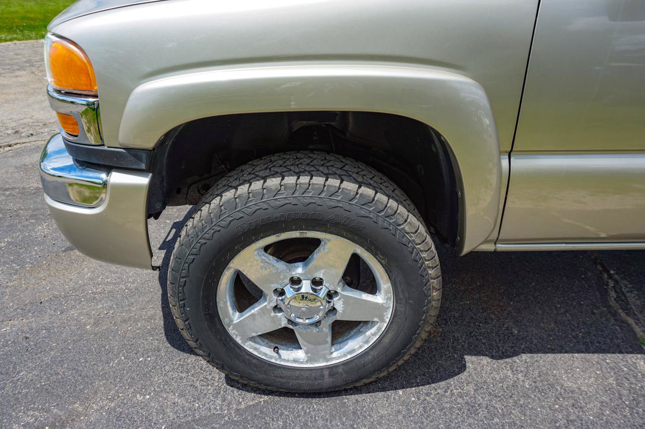 Used 2005 GMC Sierra 2500 SLT w/ Heavy-Duty Power Package AWD/4WD image 34