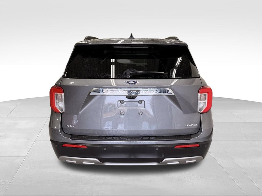 Used 2023 Ford Explorer XLT w/ Equipment Group 202A AWD/4WD image 4
