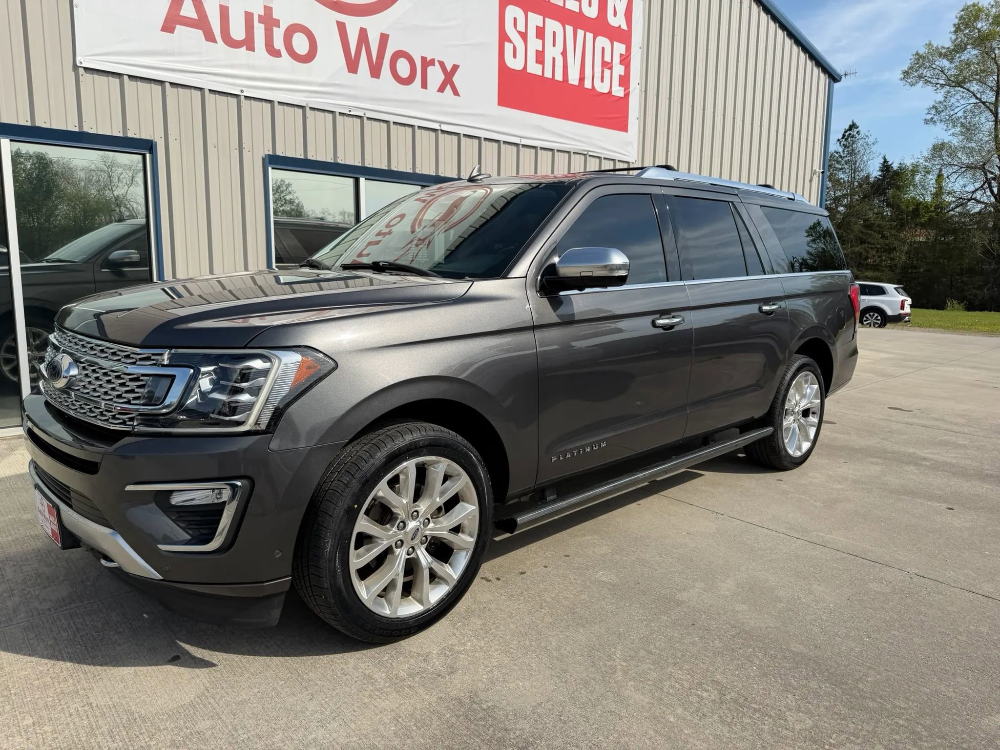 Used 2018 Ford Expedition Max Platinum image 2