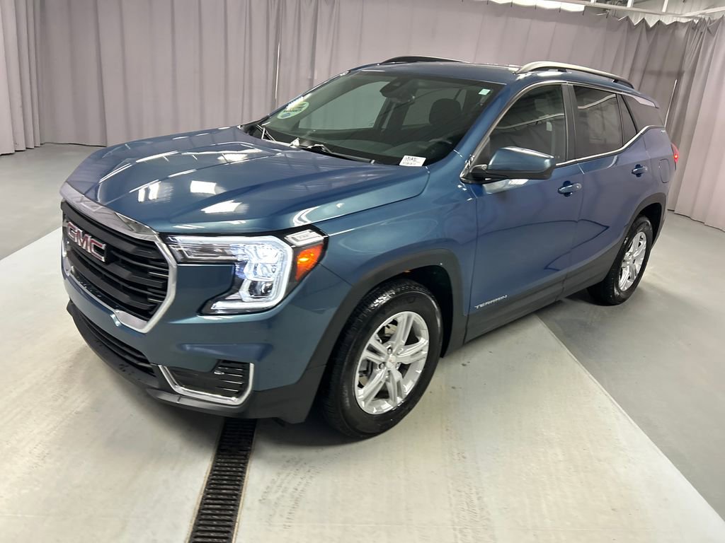 Used 2024 GMC Terrain SLE w/ Driver Convenience Package FWD video 3