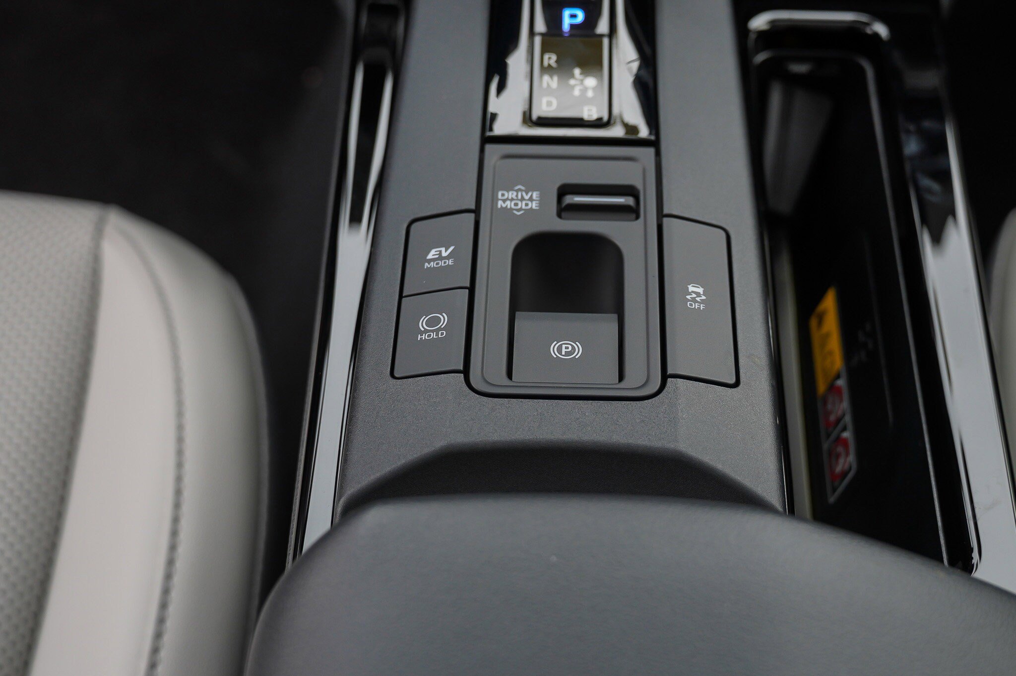 New 2026 Toyota Prius XLE FWD image 38