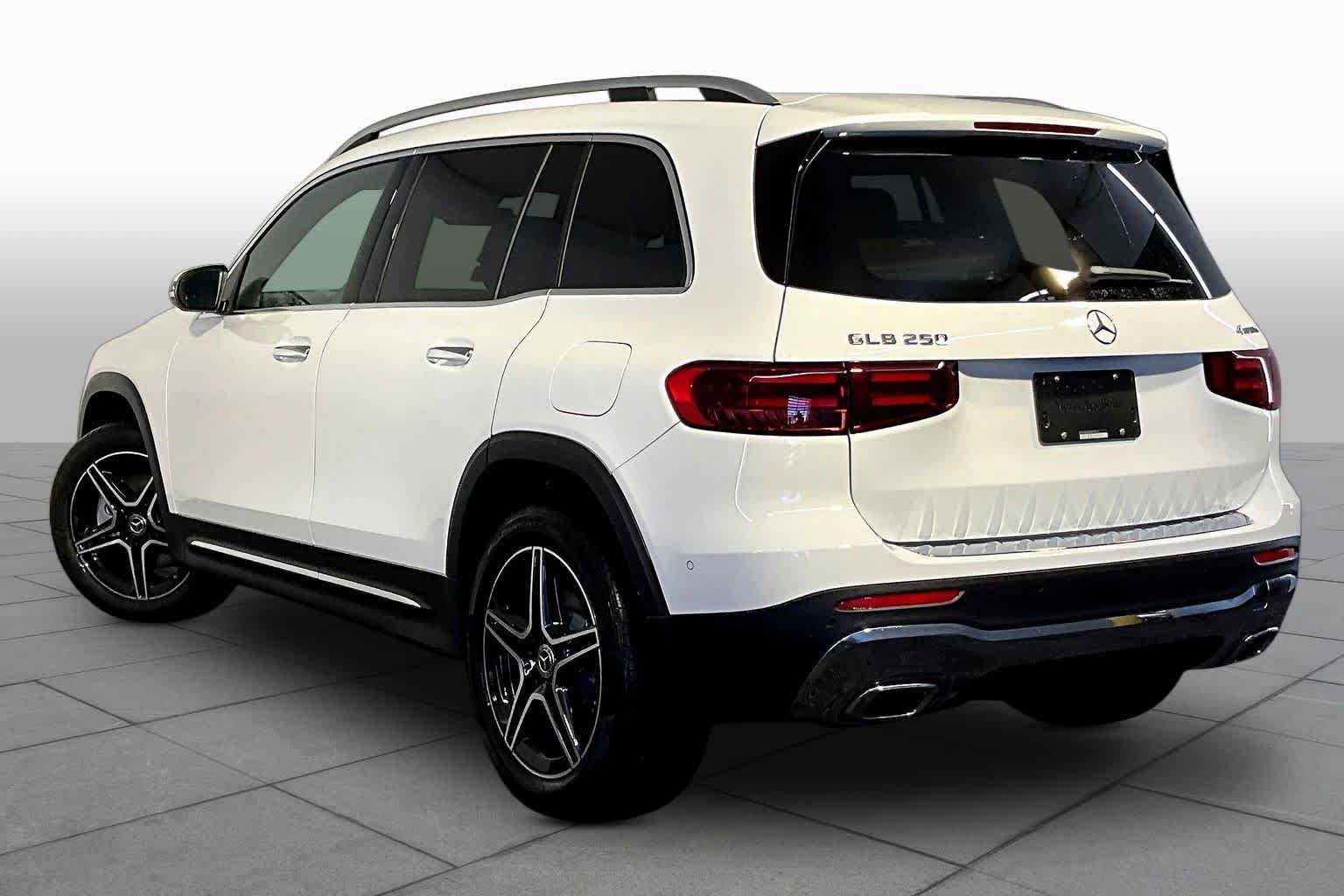 New 2026 Mercedes-Benz GLB 250 4MATIC image 3