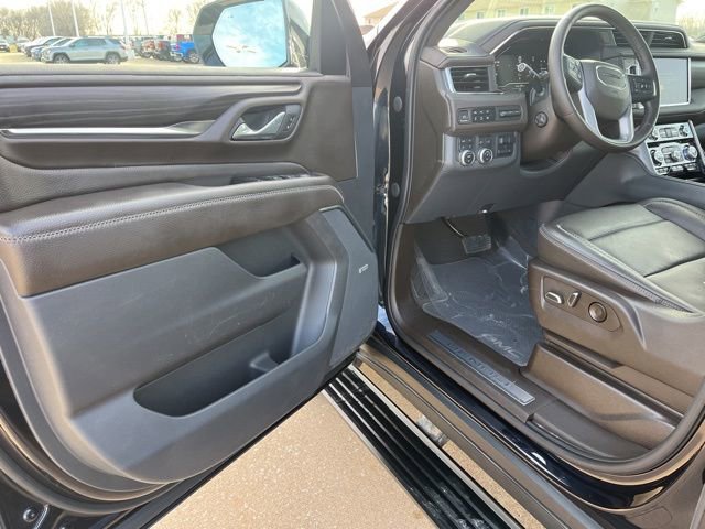 Used 2023 GMC Yukon XL Denali w/ Max Trailering Package image 9
