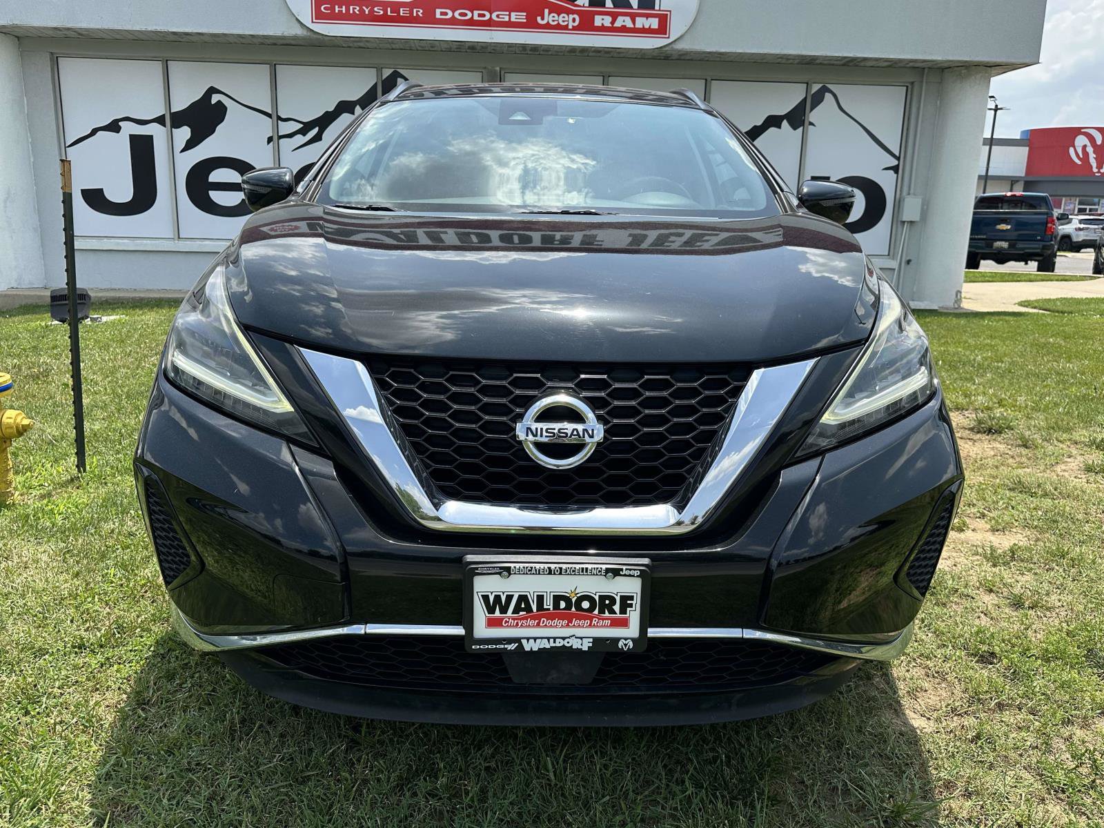 Used 2020 Nissan Murano SV AWD/4WD image 2