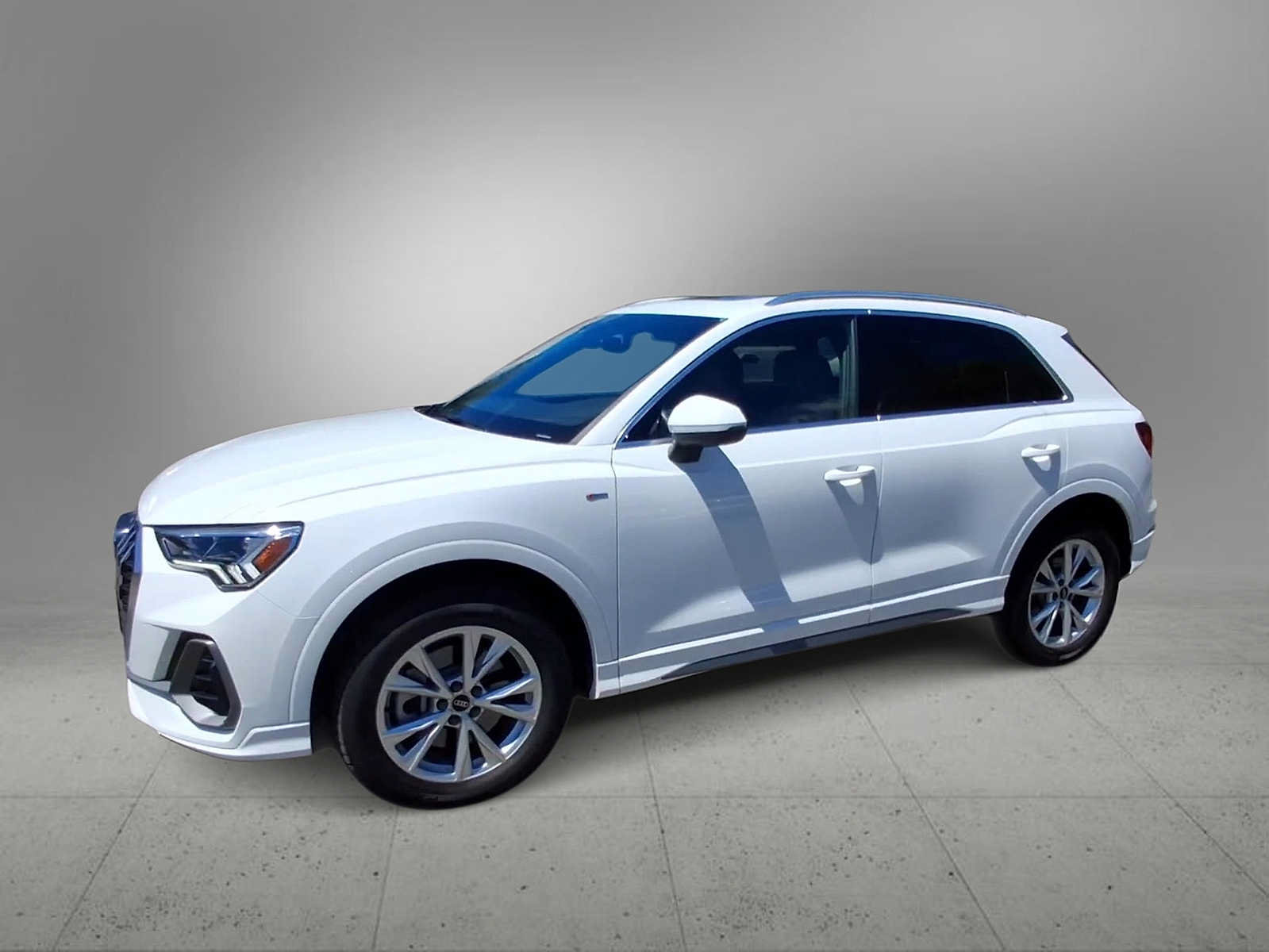Certified 2023 Audi Q3 2.0T Premium Plus w/ Premium Plus Package AWD/4WD image 4