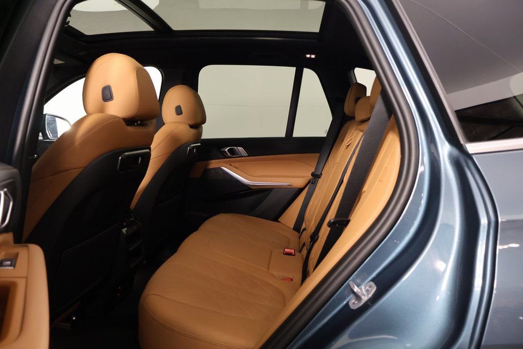 Used 2025 BMW X5 xDrive50e w/ Parking Assistance Package image 11