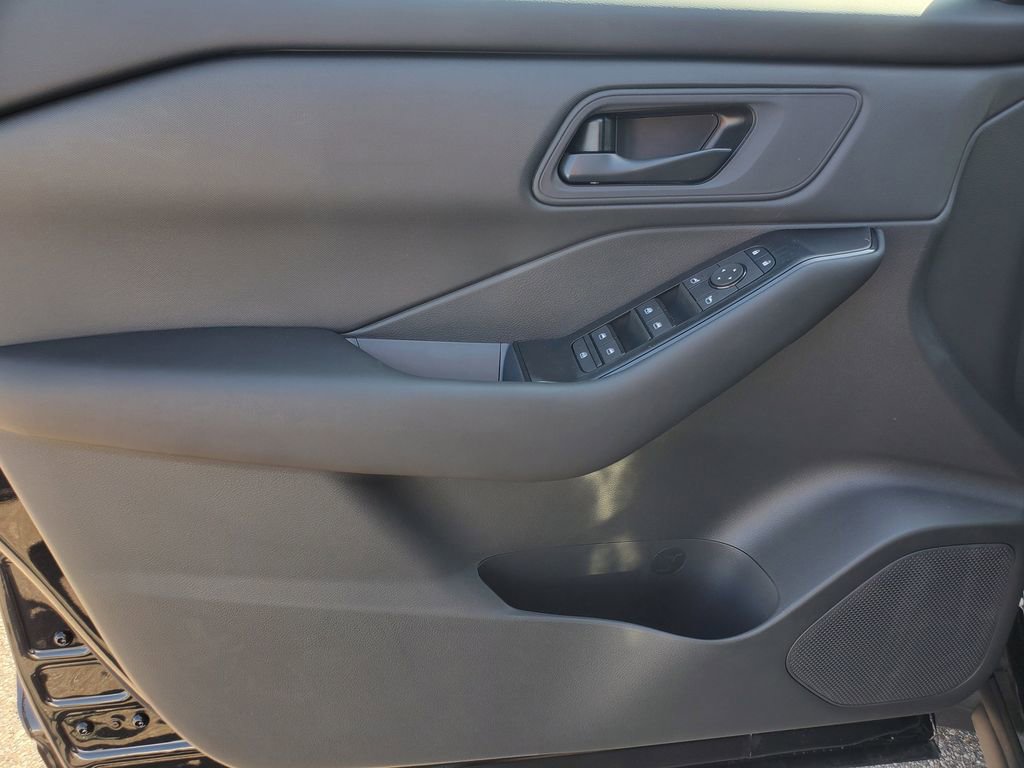 New 2026 Nissan Rogue S image 8