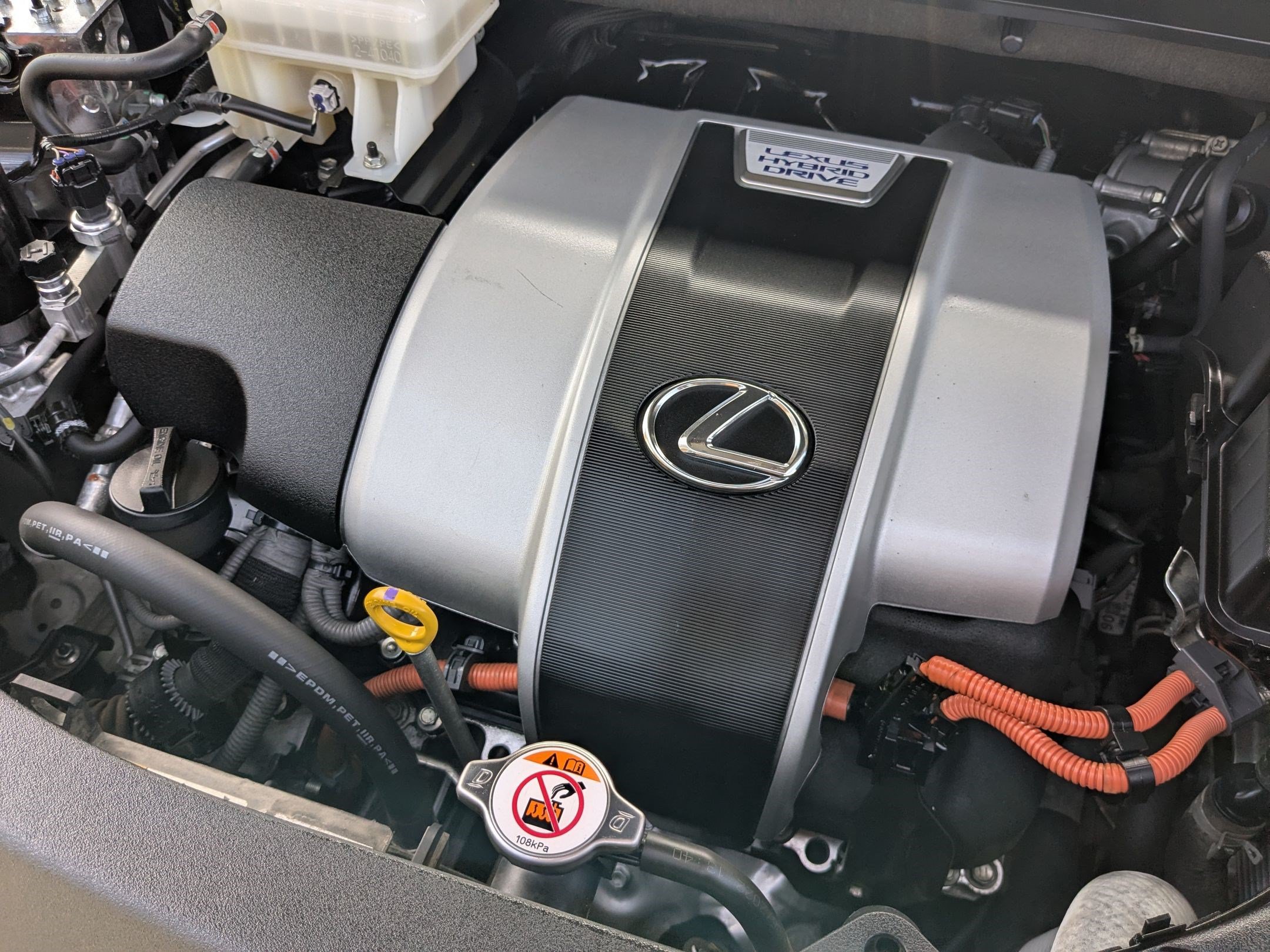 Used 2022 Lexus RX 450h F Sport w/ Cold Area Package (CT) AWD/4WD image 38