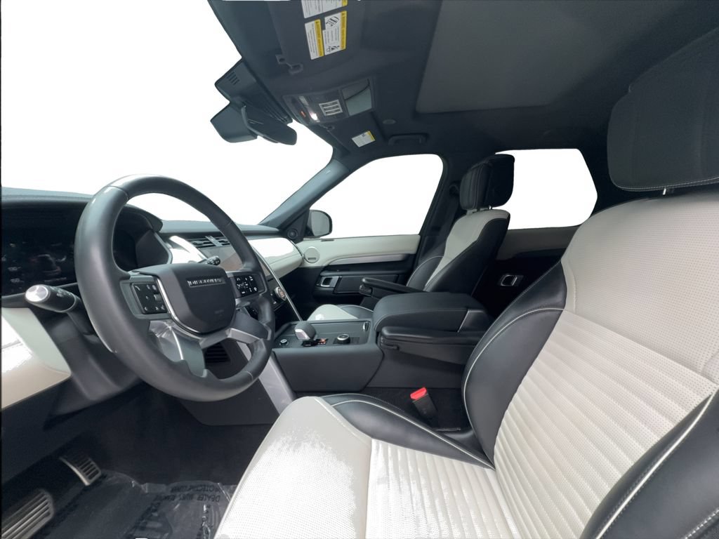 Used 2024 Land Rover Discovery Dynamic SE AWD/4WD image 19