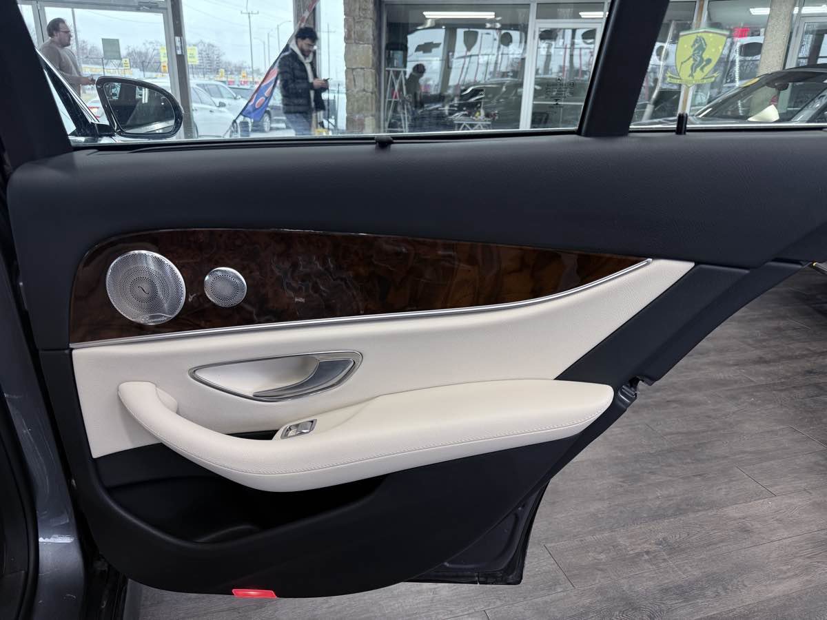 Used 2018 Mercedes-Benz E 400 4MATIC Wagon image 31