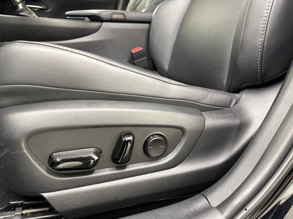 Used 2023 Lexus UX 250h AWD w/ Premium Package image 13