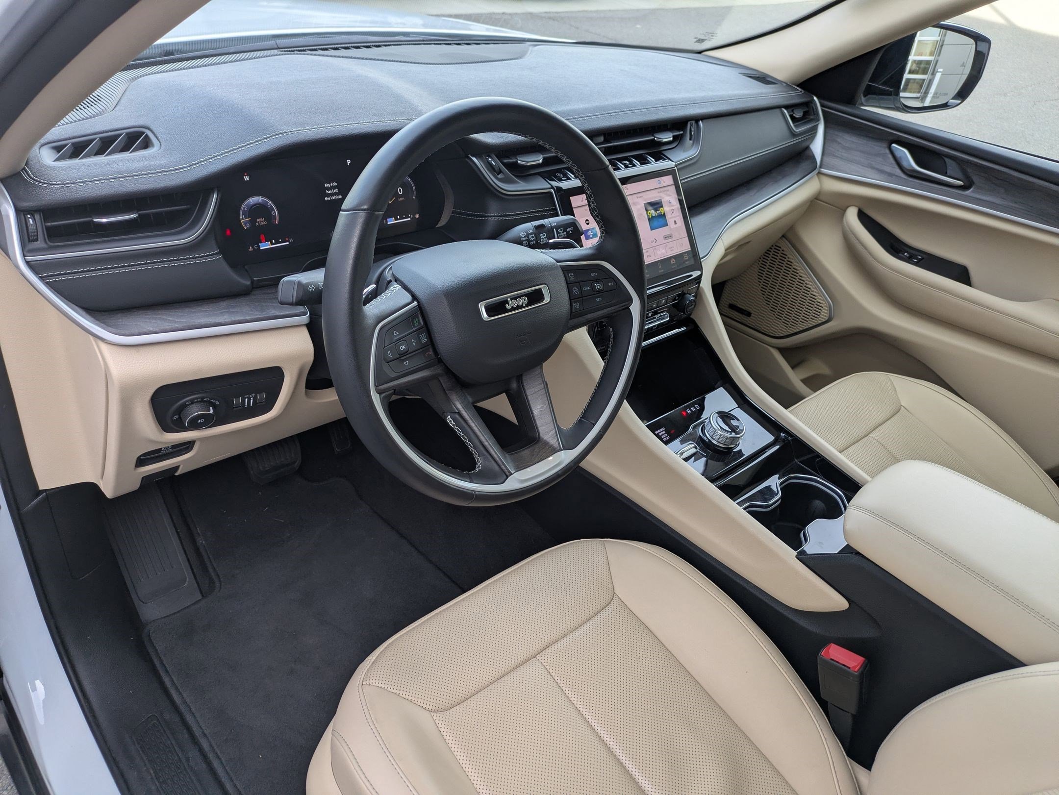 Used 2022 Jeep Grand Cherokee L Limited w/ Luxury Tech Group II image 14