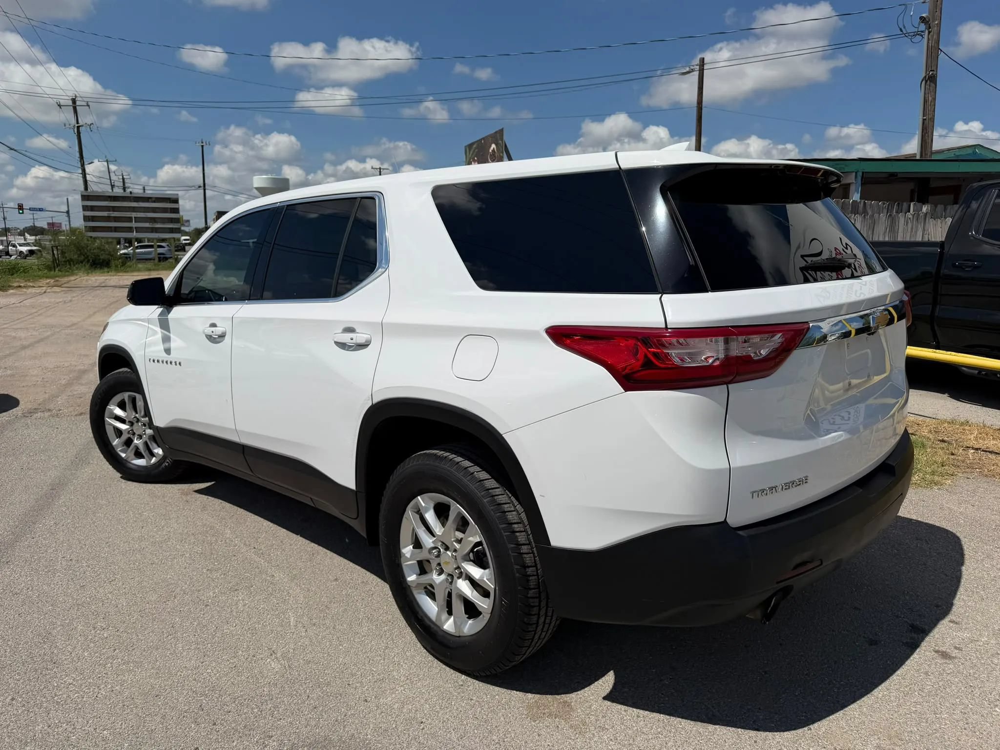 Used 2020 Chevrolet Traverse LS FWD image 3