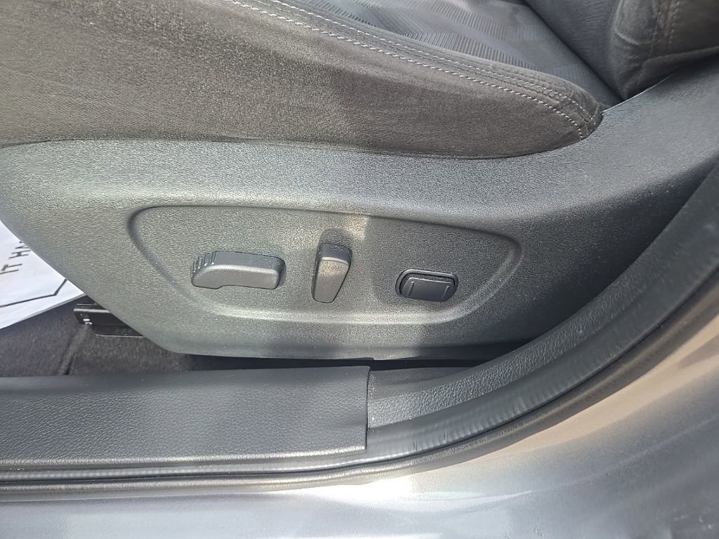 Used 2015 Nissan Rogue SV AWD/4WD image 13