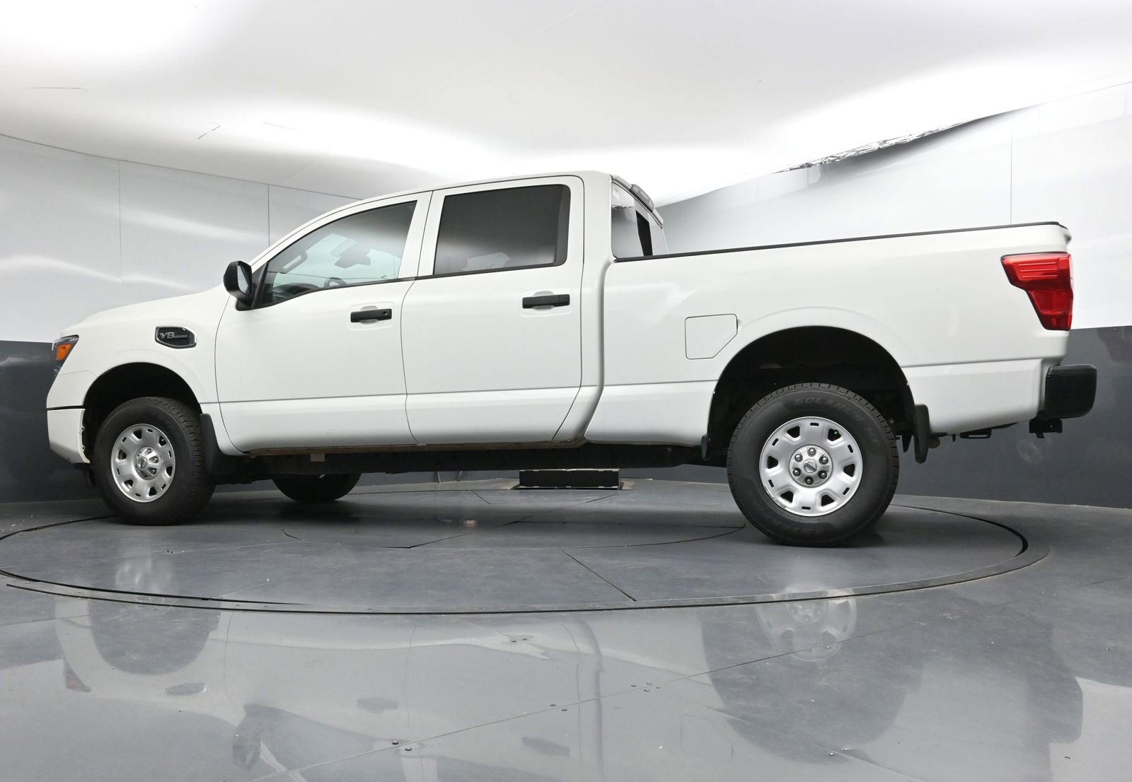 Used 2022 Nissan Titan S image 29