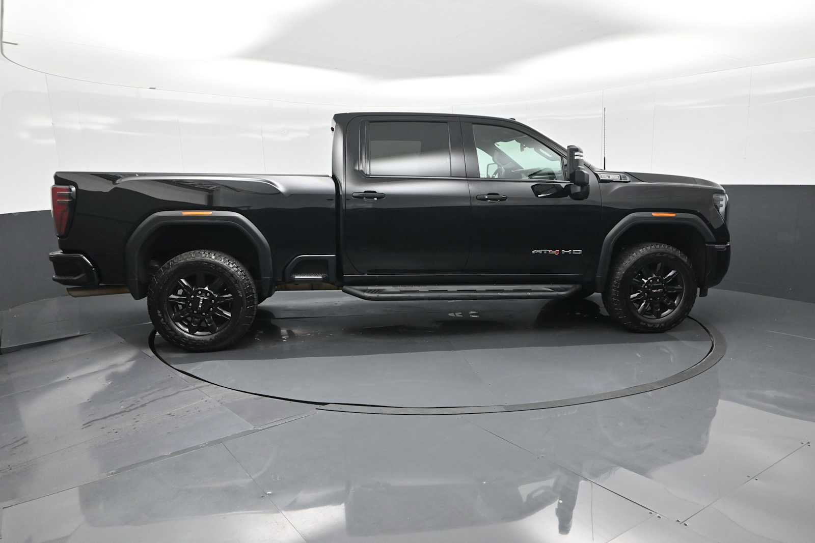 Used 2024 GMC Sierra 2500 AT4 w/ AT4 Preferred Package AWD/4WD image 10
