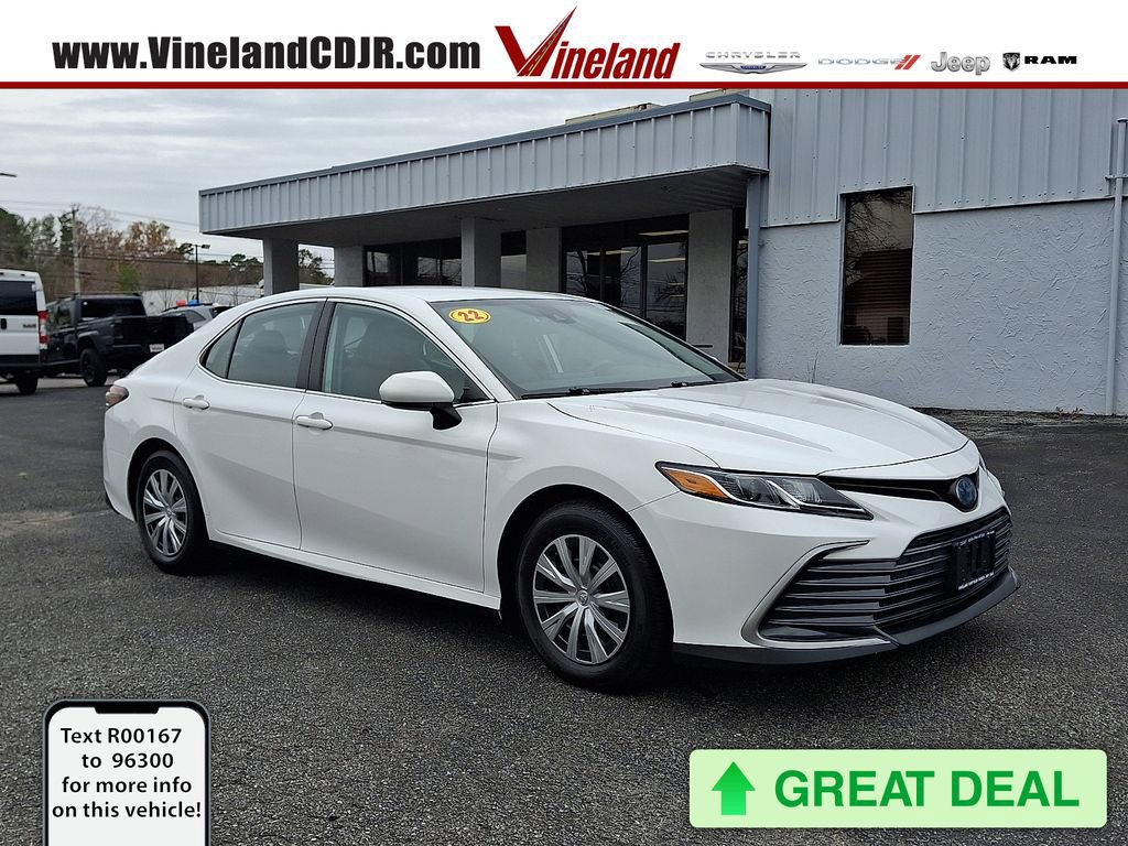 Used 2022 Toyota Camry LE image 1