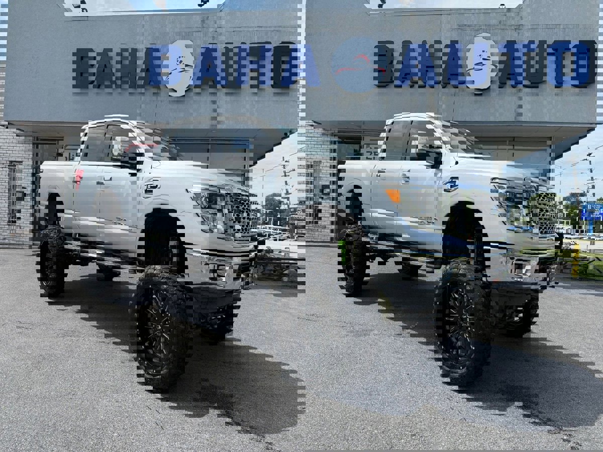 Used 2017 Nissan Titan SL image 18