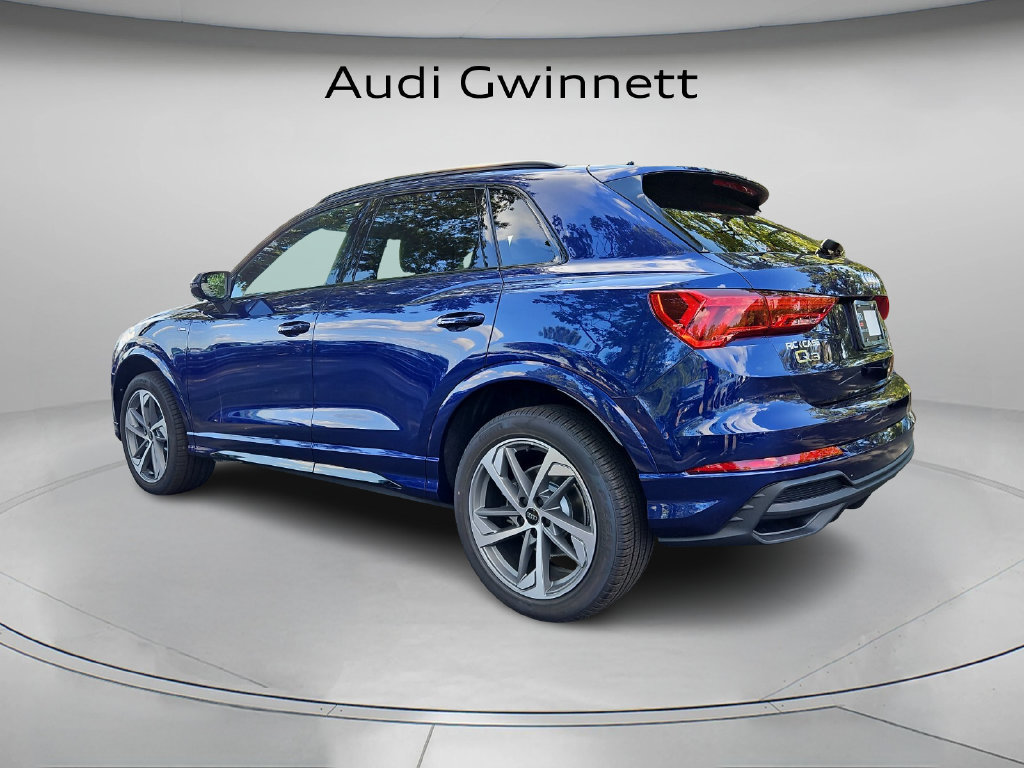 Used 2025 Audi Q3 2.0T Premium w/ Convenience Plus Package AWD/4WD image 3