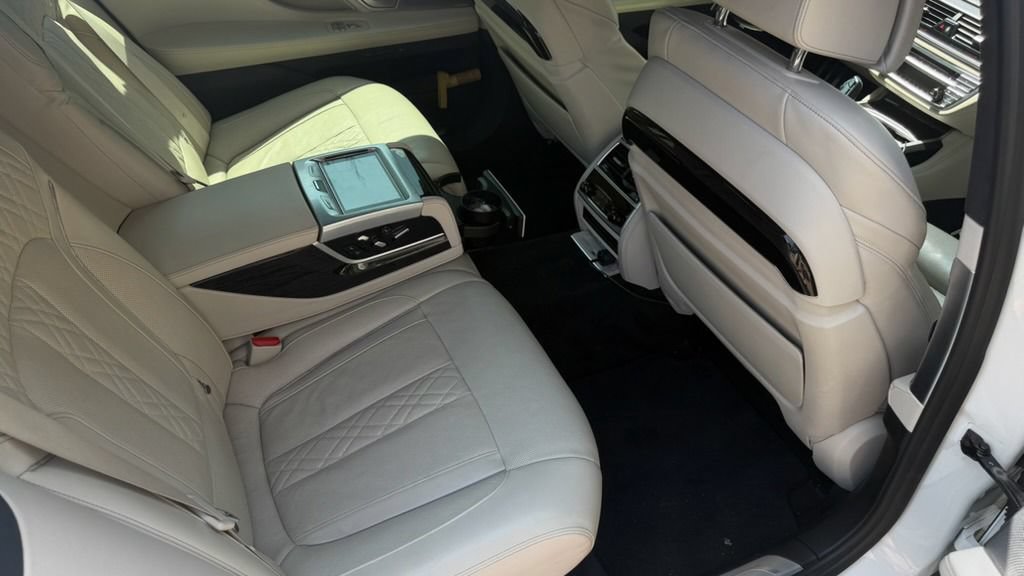 Used 2019 BMW 750i w/ Autobahn Package RWD image 13