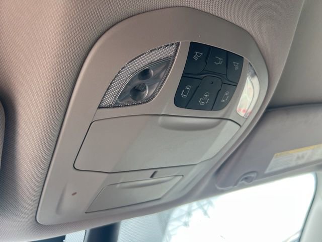 Used 2024 Chrysler Pacifica Touring-L image 17